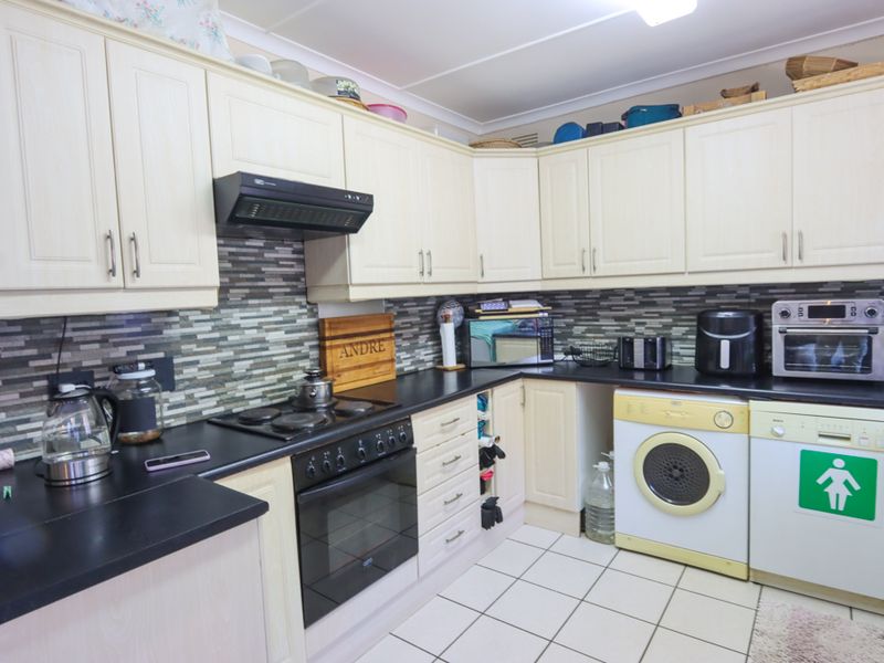 Charming Home with Cottage and Sea Views - Photo 8