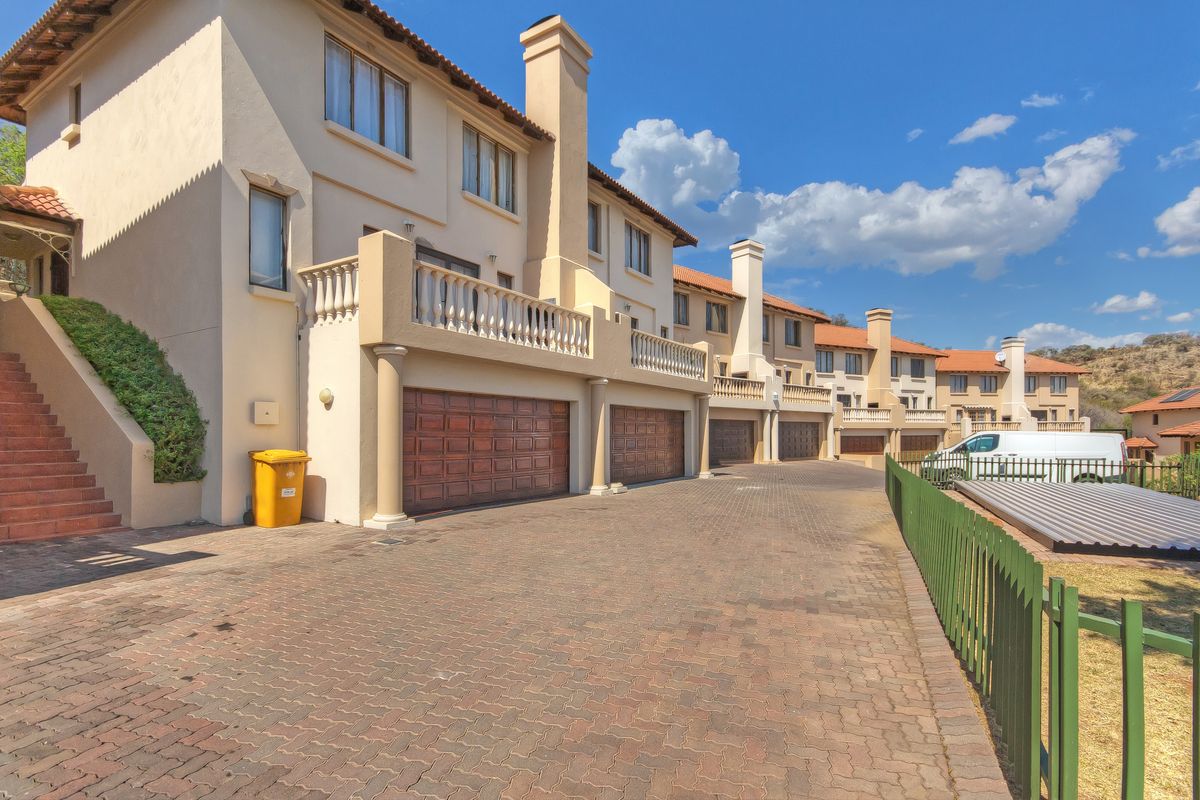 Stunning Duplex Custer for sale in Winchester Hills With Double Garage - Photo 2