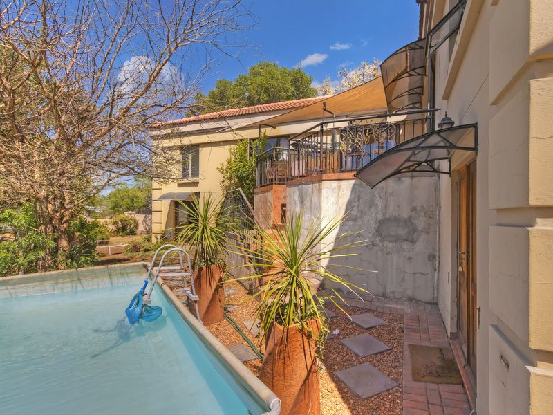 Magnificent House on Mondeor Hills - Photo 4