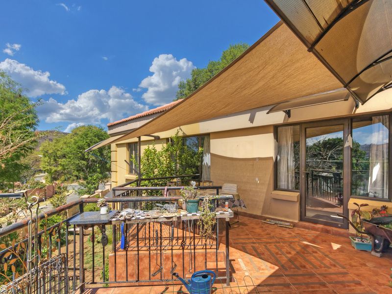 Magnificent House on Mondeor Hills - Photo 2