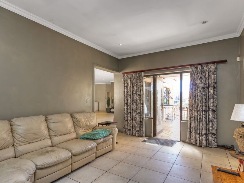 Magnificent House on Mondeor Hills - Photo 9