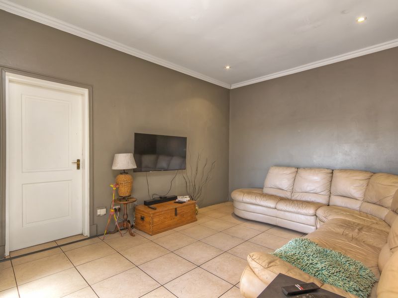 Magnificent House on Mondeor Hills - Photo 10