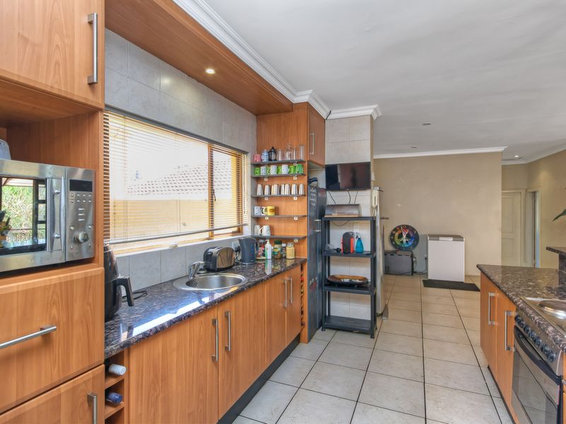 Magnificent House on Mondeor Hills - Photo 8