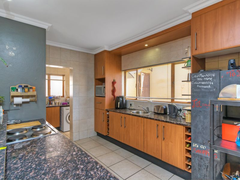 Magnificent House on Mondeor Hills - Photo 7