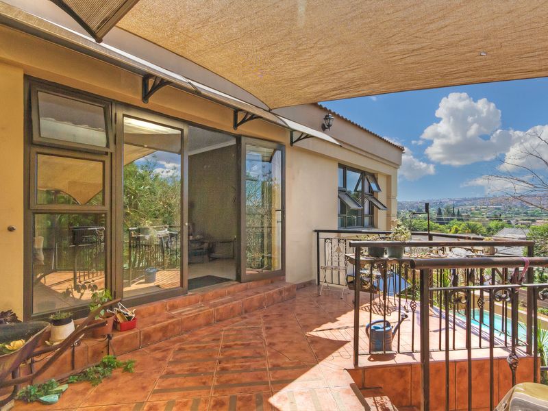 Magnificent House on Mondeor Hills - Photo 3