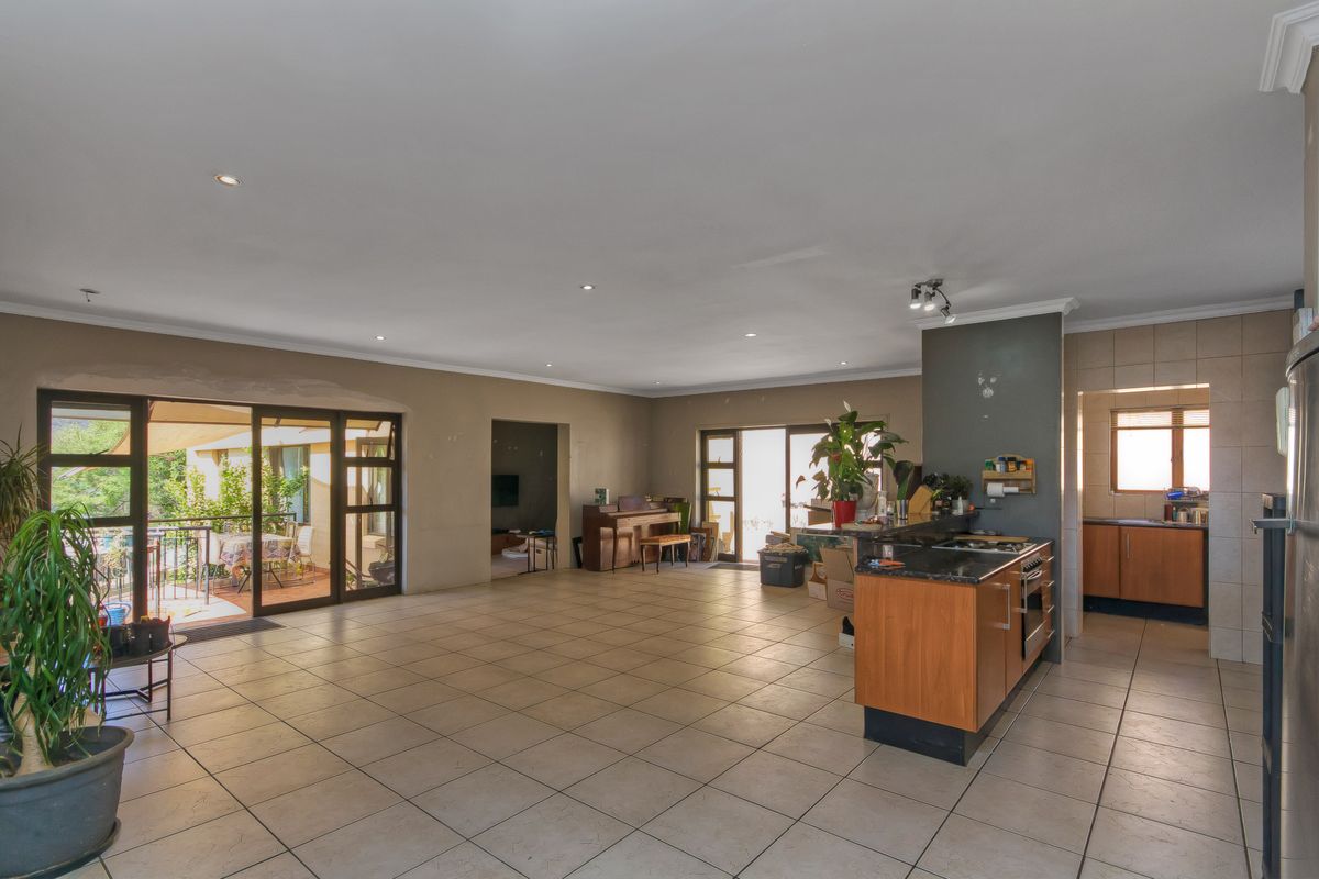 Magnificent House on Mondeor Hills - Photo 5