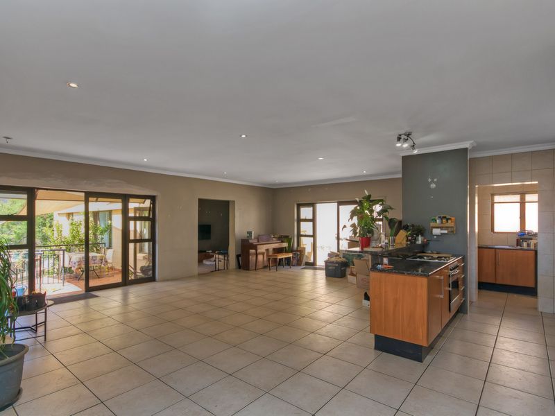 Magnificent House on Mondeor Hills - Photo 5