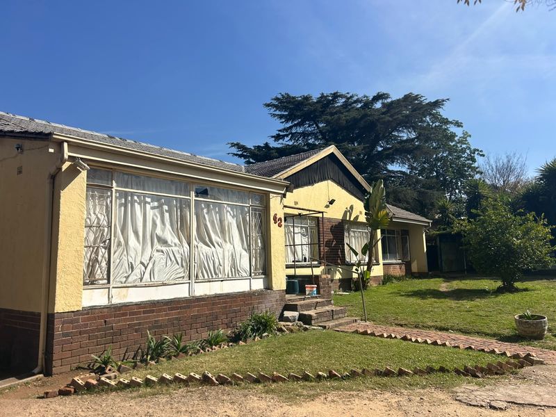 This is the “right position, right price” type of property. Solid traditional home on a corner stand - Photo 2