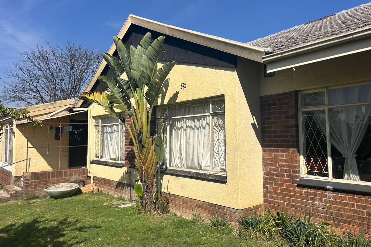 This is the “right position, right price” type of property. Solid traditional home on a corner stand - Photo 5