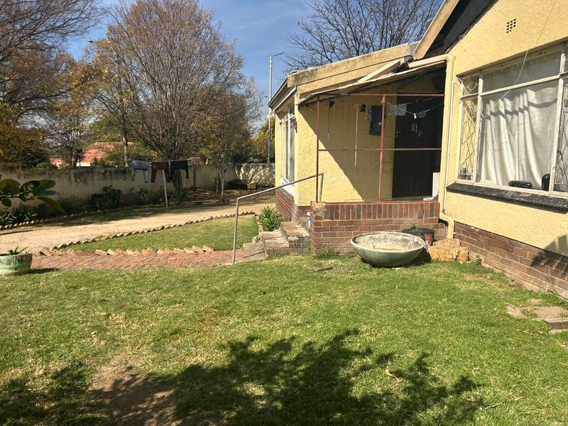 This is the “right position, right price” type of property. Solid traditional home on a corner stand - Photo 7