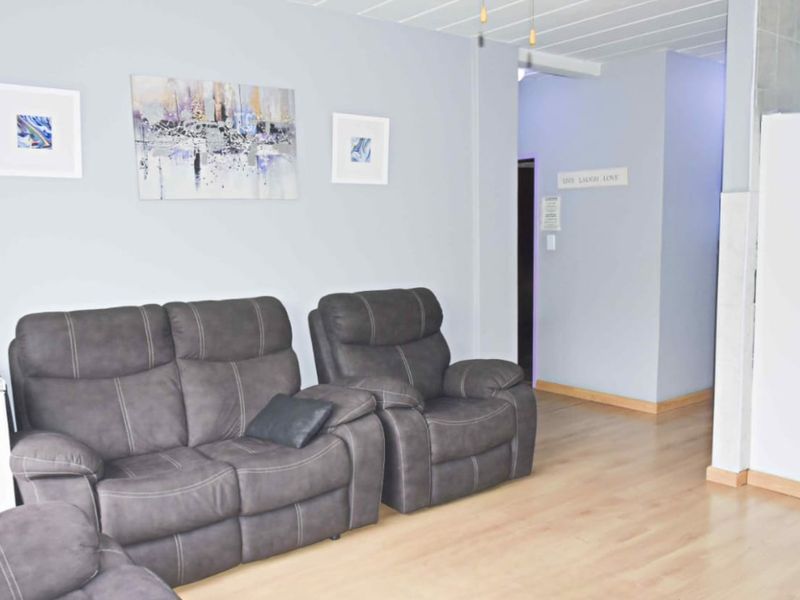 Lock-Up-and-Go Unit for Sale – Croydon, Kempton Park - Photo 4