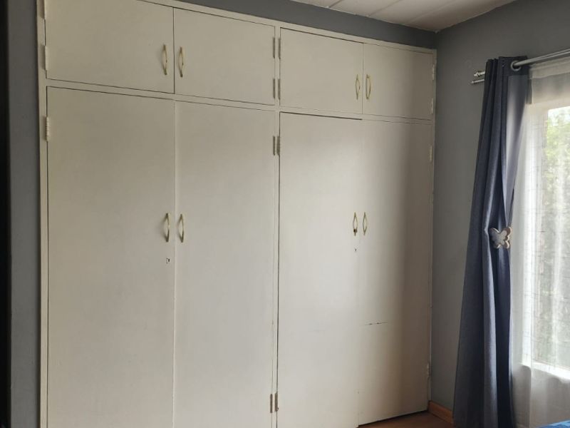 Lock-Up-and-Go Unit for Sale – Croydon, Kempton Park - Photo 8