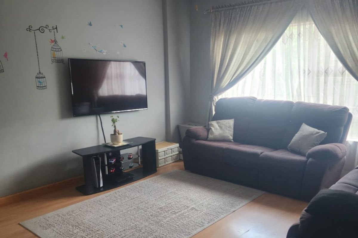 Lock-Up-and-Go Unit for Sale – Croydon, Kempton Park - Photo 3
