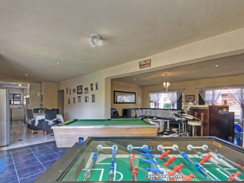 Luury Living Meets Entertainment! 5 Bed, 4 Bath, Family Home. - Photo 7