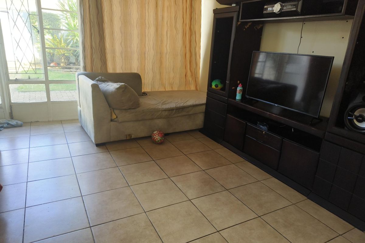 Spacious 3-Bed Duplex for Sale – 103 sqm with Garden & Double Carport - Photo 3