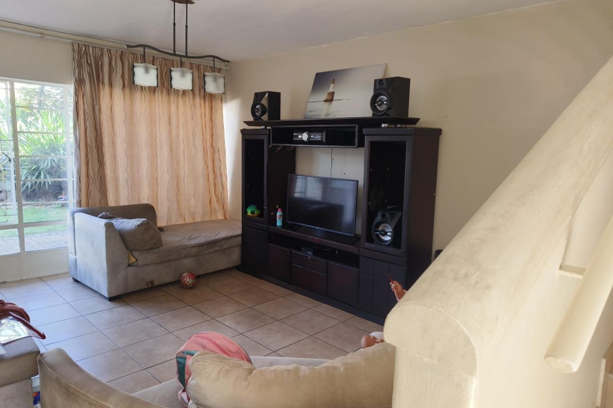 Spacious 3-Bed Duplex for Sale – 103 sqm with Garden & Double Carport - Photo 5
