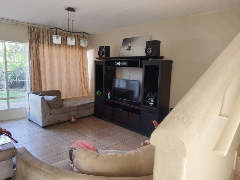 Spacious 3-Bed Duplex for Sale – 103 sqm with Garden & Double Carport - Photo 5