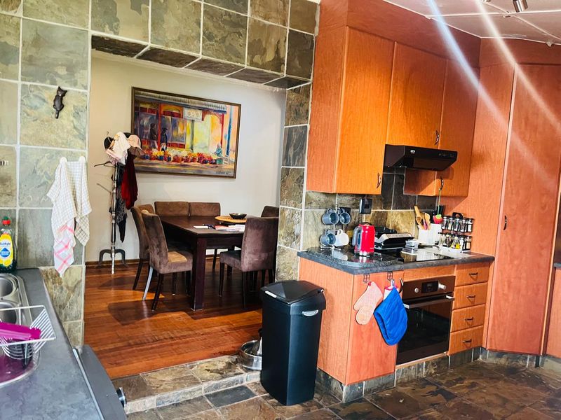 Lovely Family Home in a Semi Boomed area!!! - Photo 4