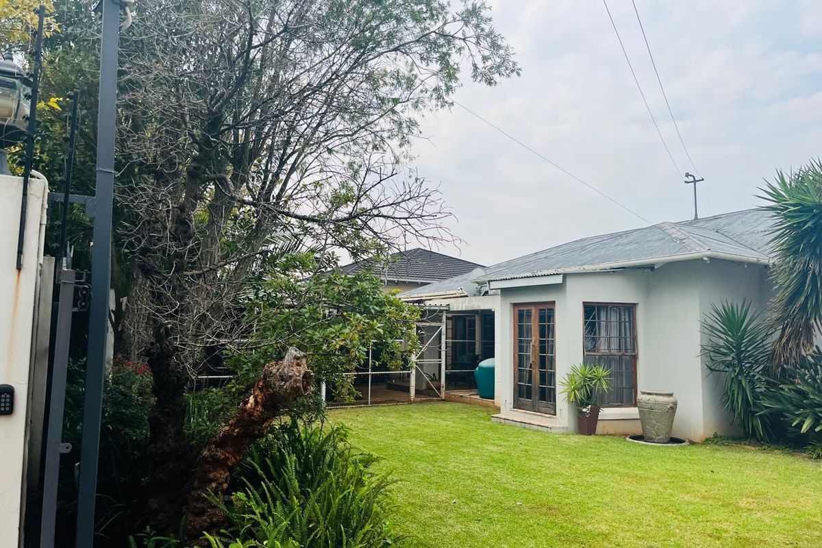 Lovely Family Home in a Semi Boomed area!!! - Photo 2