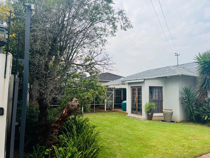 Lovely Family Home in a Semi Boomed area!!! - Photo 2