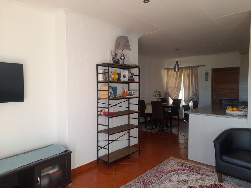 Beautiful 3 Bedrooms Upstairs Townhouse for ale in Wnchester Hills - Photo 9