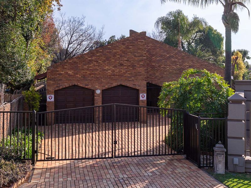 Face Brick Family Home within boomed area. solid, secure, and ready for family life. - Photo 6