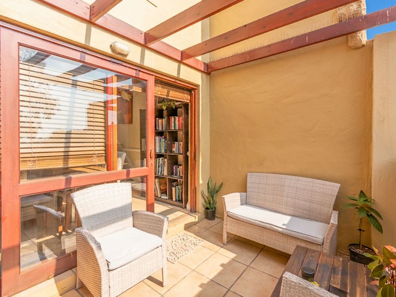2 Bedroom Apartment in Morningside - Photo 3
