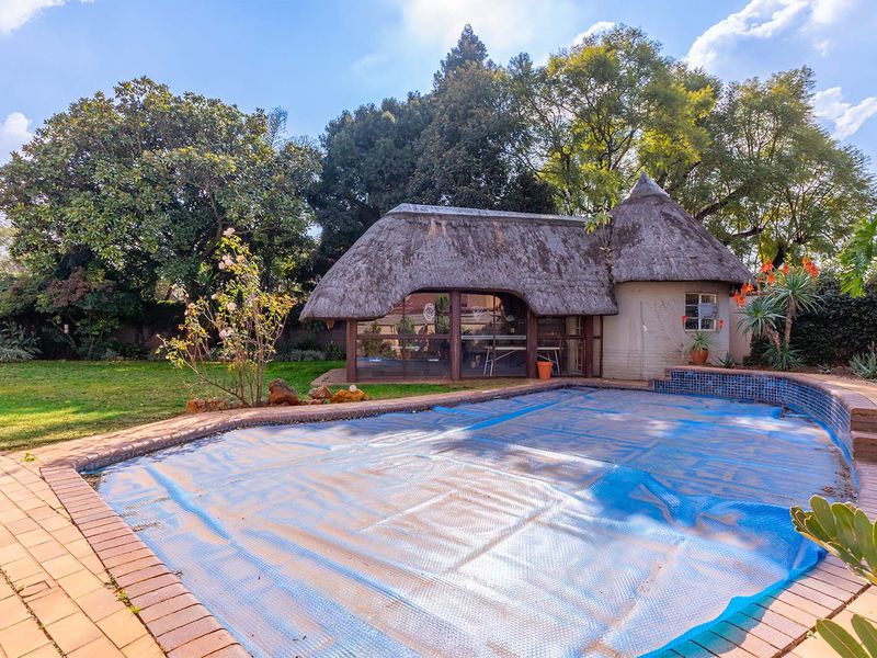 Spacious 4 Bed Family Home with Pool, Cottage & Lapa – Double Garage + Carport - Photo 5