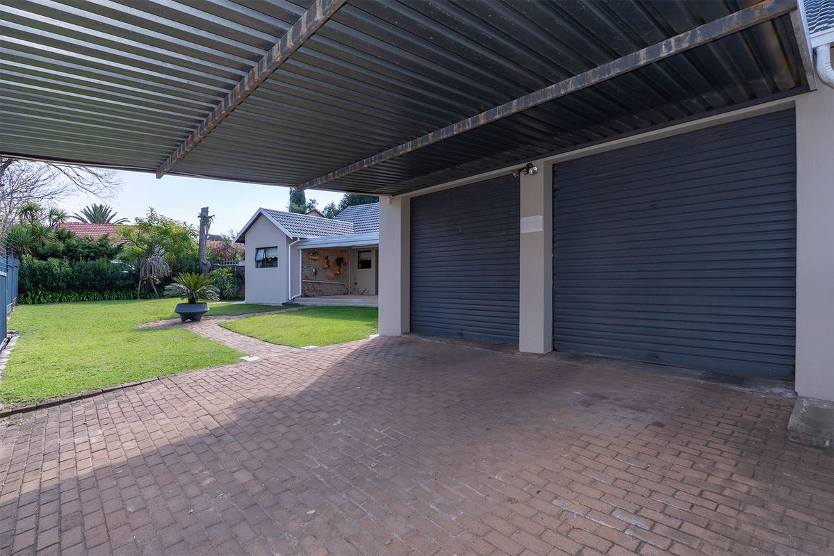 Within the boomed off area 3-Bed Home with Pool & Undercover Parking - Photo 4