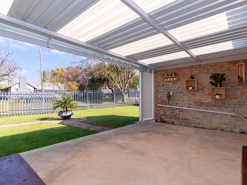 Within the boomed off area 3-Bed Home with Pool & Undercover Parking - Photo 5