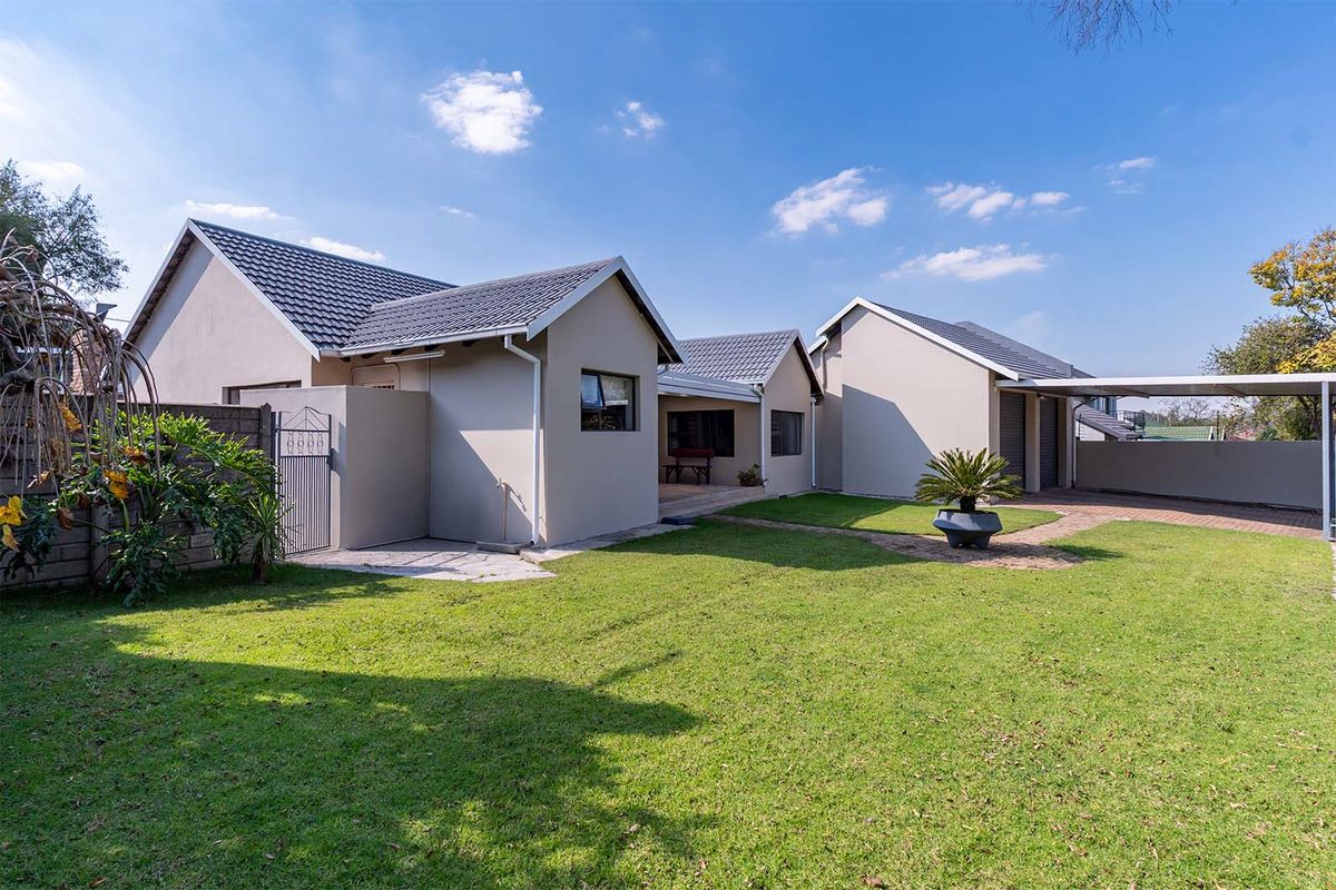 Within the boomed off area 3-Bed Home with Pool & Undercover Parking - Photo 3