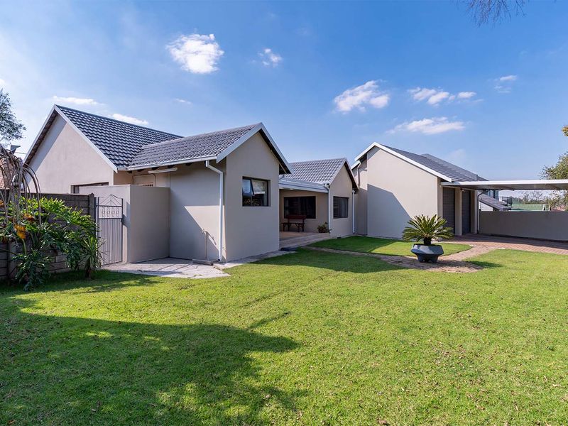 Within the boomed off area 3-Bed Home with Pool & Undercover Parking - Photo 3