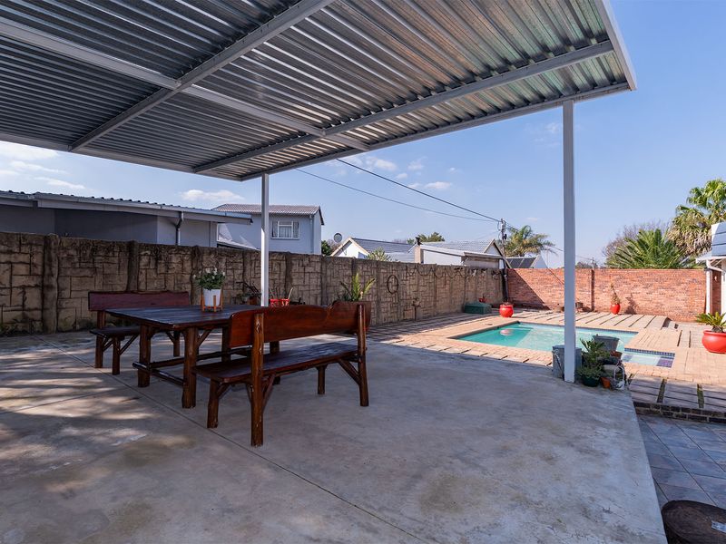 Within the boomed off area 3-Bed Home with Pool & Undercover Parking - Photo 9