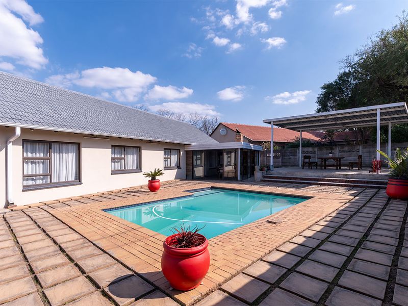 Within the boomed off area 3-Bed Home with Pool & Undercover Parking - Photo 6