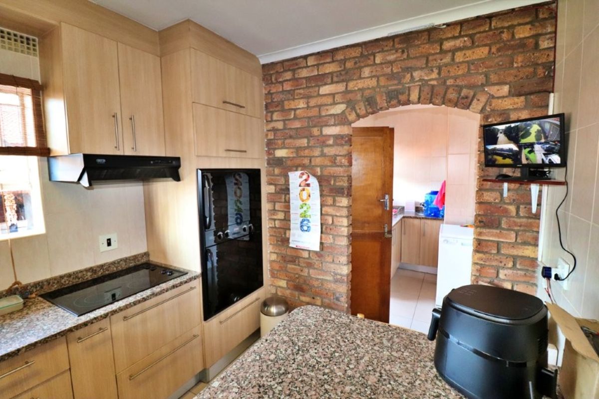 Massive 4 bedroom family home!!! - Photo 3