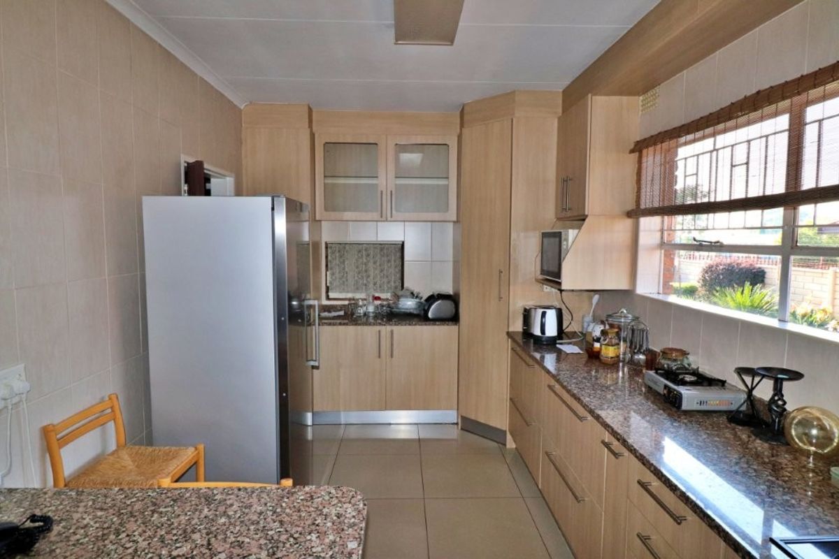 Massive 4 bedroom family home!!! - Photo 2