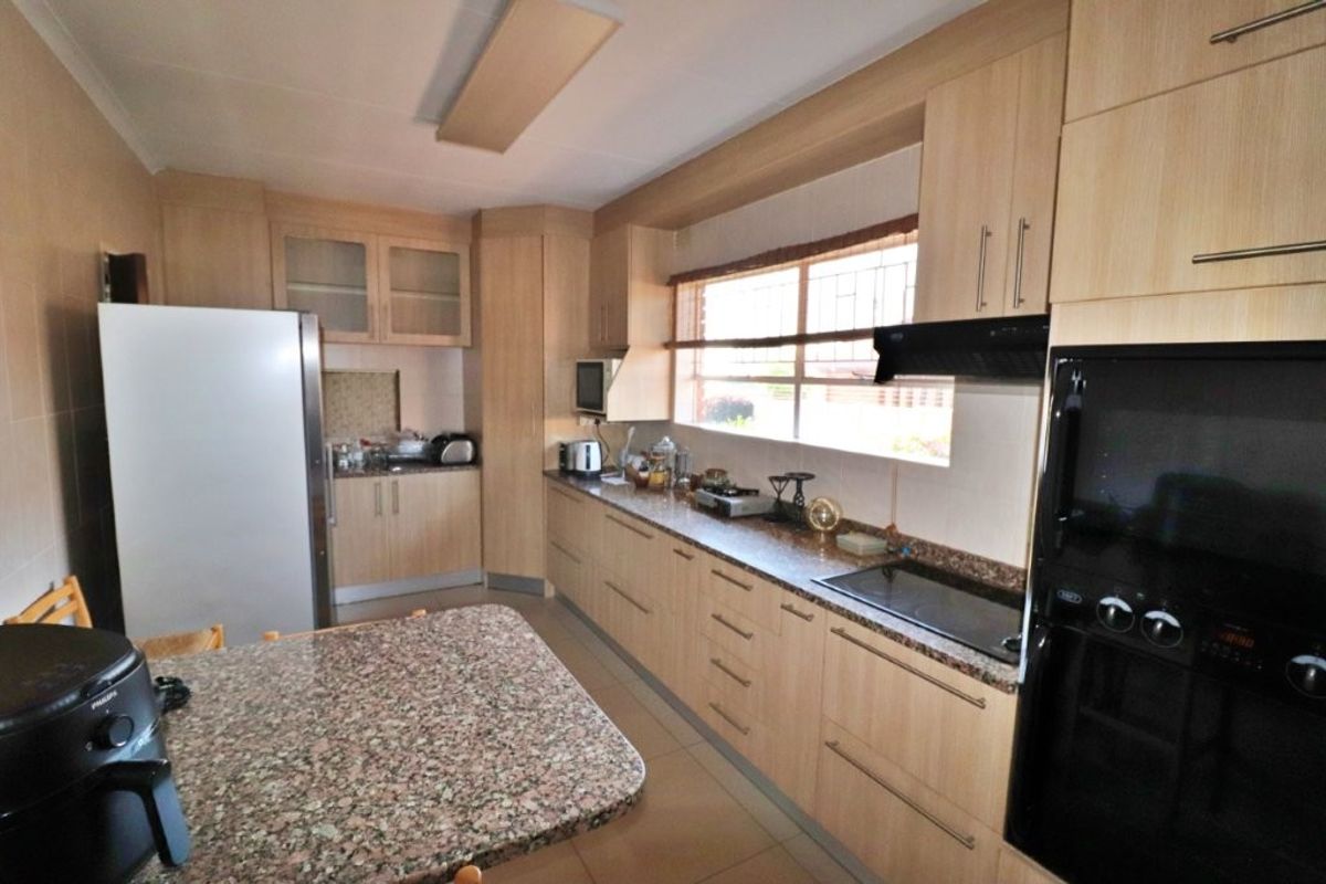 Massive 4 bedroom family home!!! - Photo 5