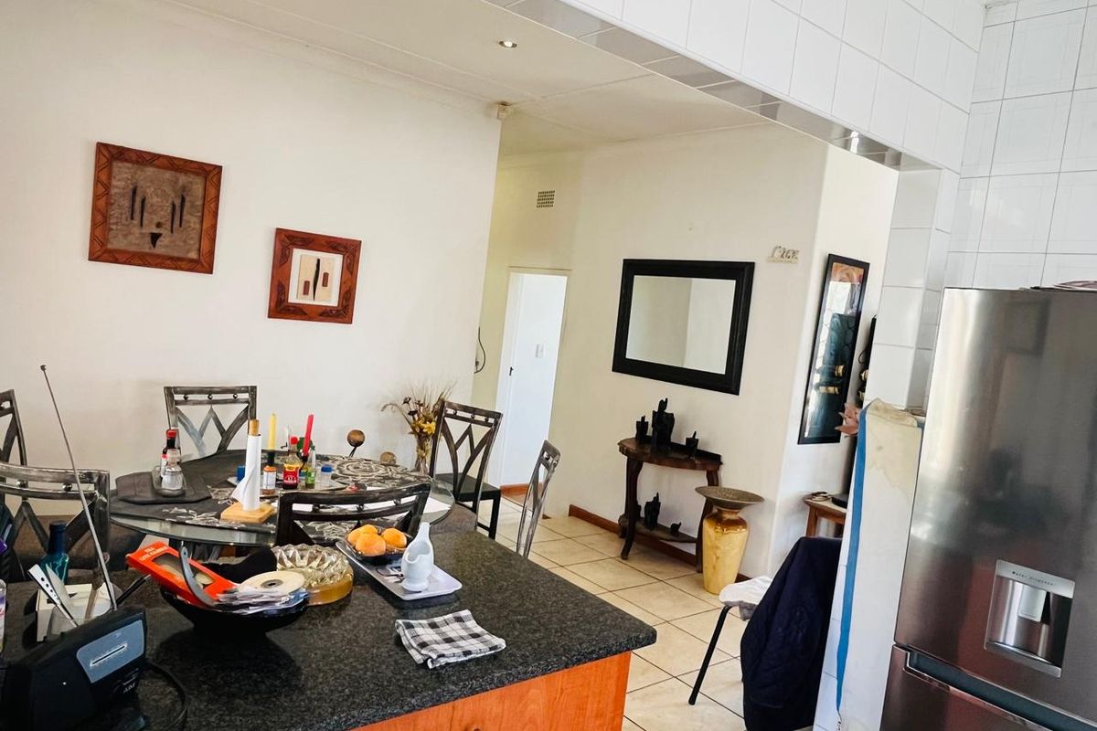 Spacious Family Home with A Bonus Flatlet! - Photo 5