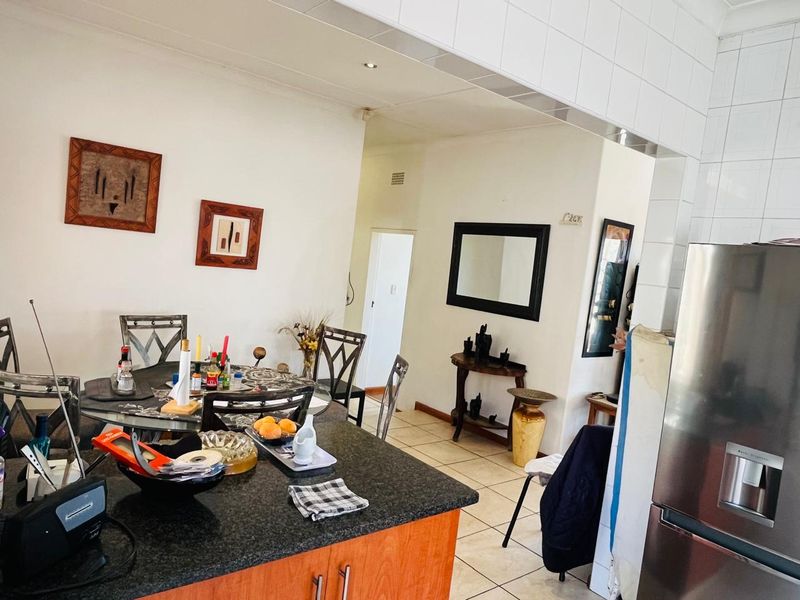 Spacious Family Home with A Bonus Flatlet! - Photo 5