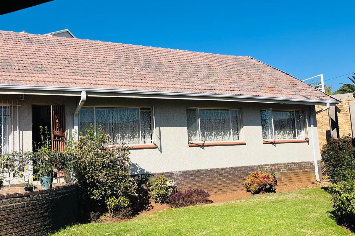 Spacious Family Home with A Bonus Flatlet! - Photo 2