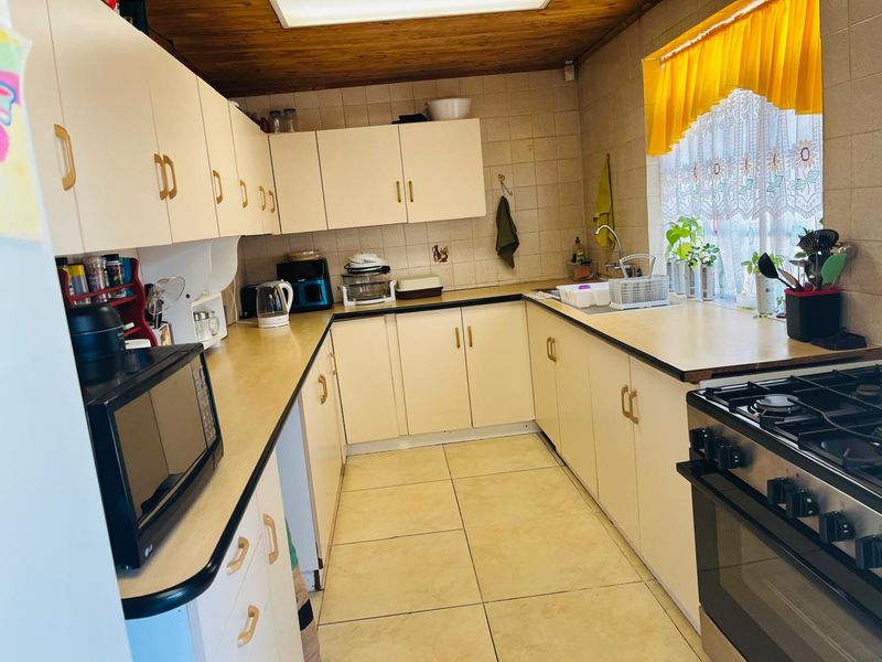 Affordable 3 Bedrom Family Home - Photo 3