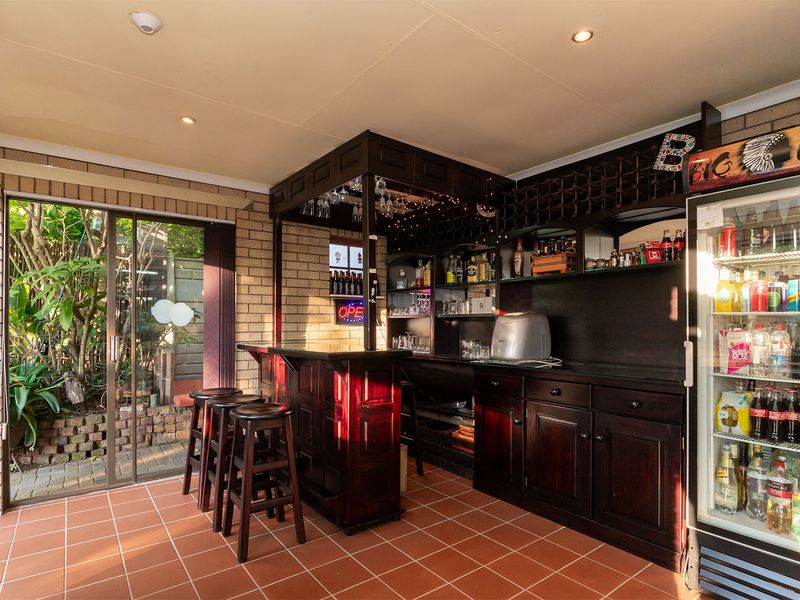 Spacious Family Home with Flatlet, Entertainment Areas, Pool & Extensive Solar System - Photo 8