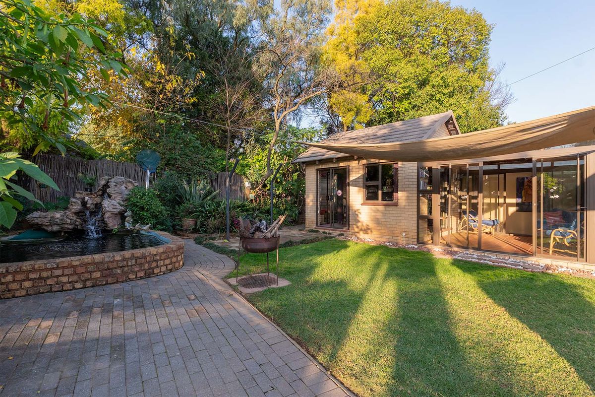 Spacious Family Home with Flatlet, Entertainment Areas, Pool & Extensive Solar System - Photo 5