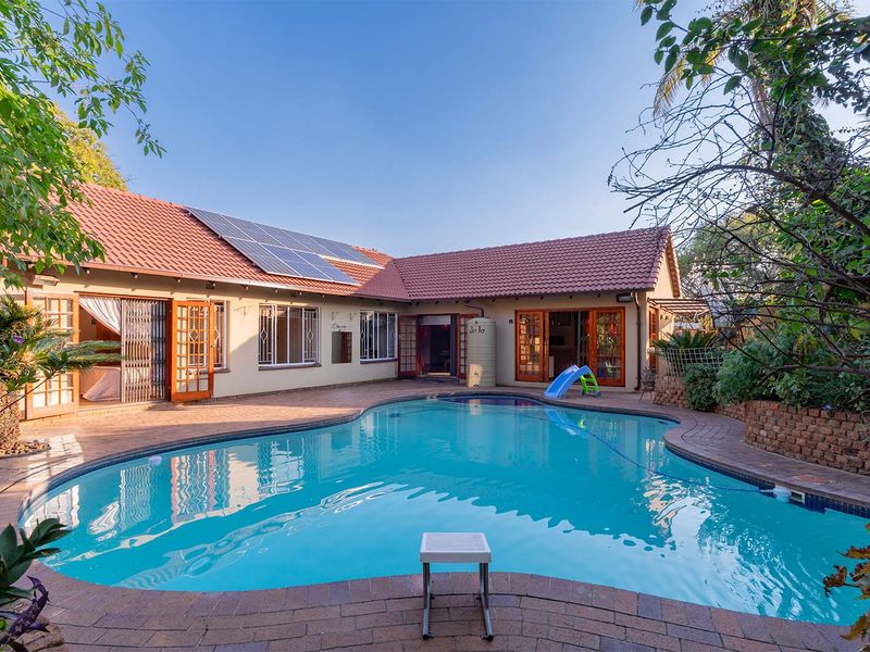 Spacious Family Home with Flatlet, Entertainment Areas, Pool & Extensive Solar System - Photo 1