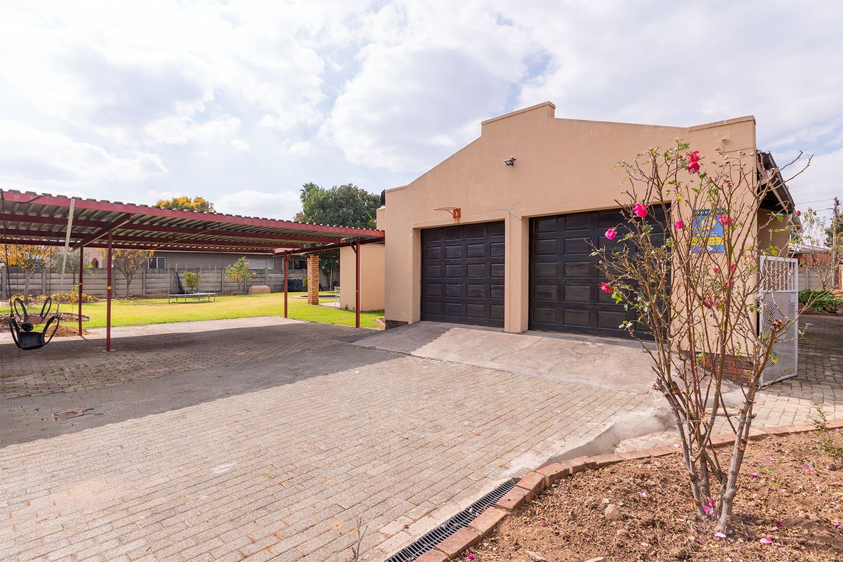 Stunning 6-bedroom family home nestled in the heart of Selcourt. Perfectly maintained! - Photo 5