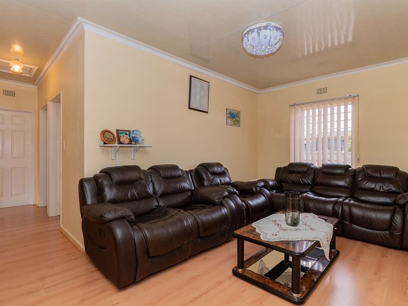 Stunning 6-bedroom family home nestled in the heart of Selcourt. Perfectly maintained! - Photo 10