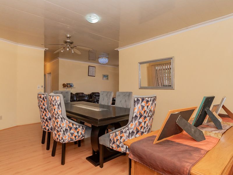 Stunning 6-bedroom family home nestled in the heart of Selcourt. Perfectly maintained! - Photo 9