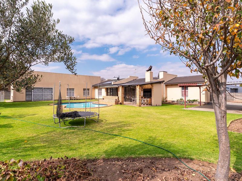 Stunning 6-bedroom family home nestled in the heart of Selcourt. Perfectly maintained! - Photo 3