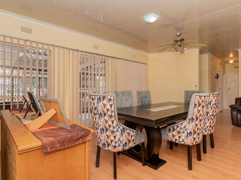 Stunning 6-bedroom family home nestled in the heart of Selcourt. Perfectly maintained! - Photo 8