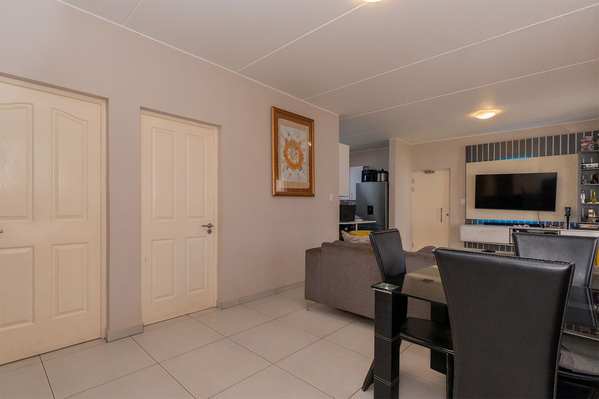 Spacious 3 Bedroom Ground Floor Apartment in Secure Nimbati Estate - Photo 5